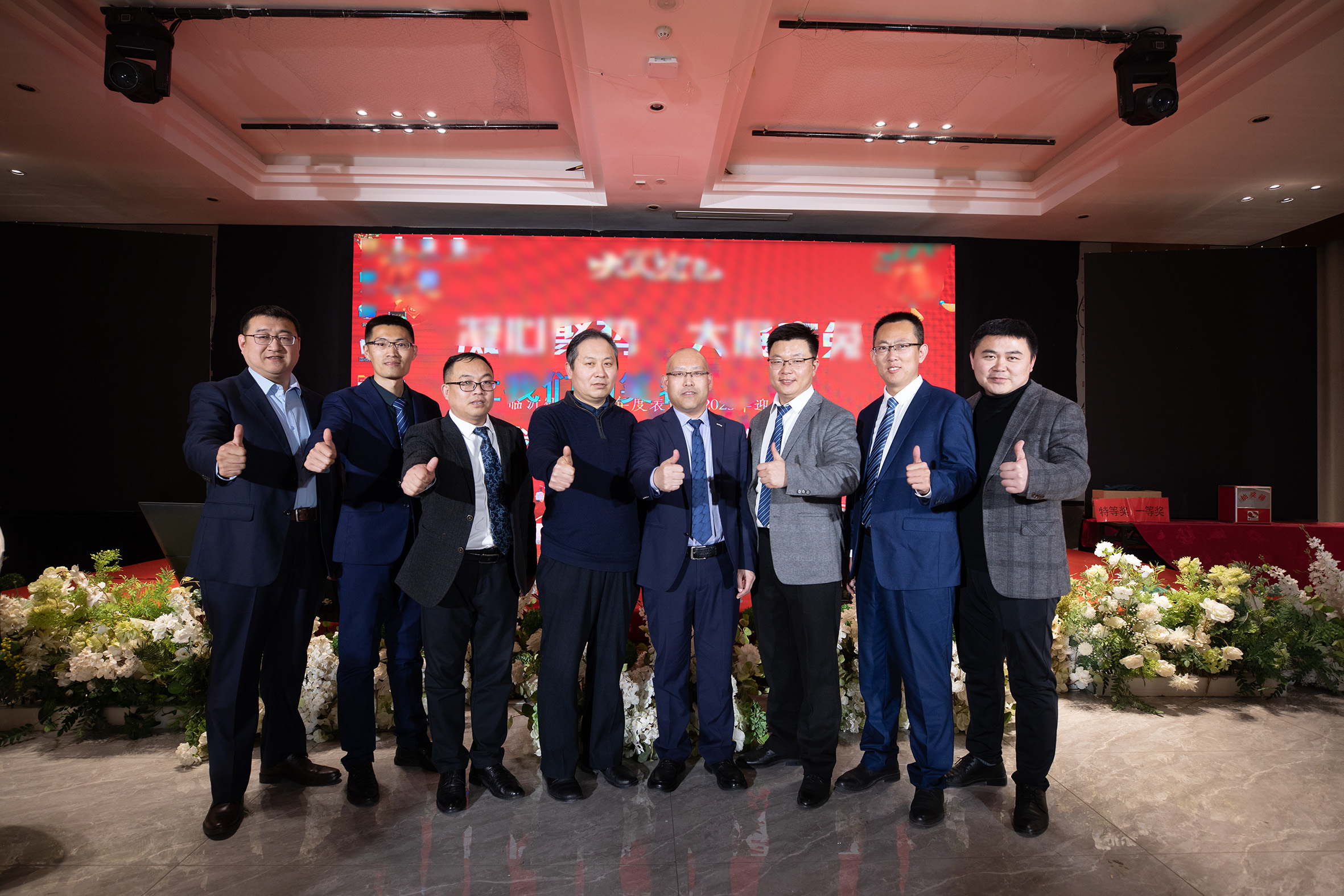 16合影.jpg
